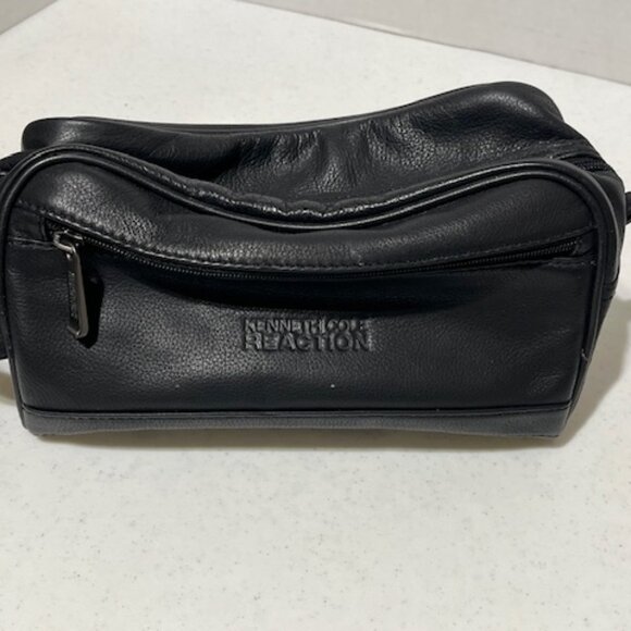 Black Faux Leather Kenneth Cole Reaction Men's Toiletry Zip Bag 9"x4"x4.5" - Picture 2 of 15